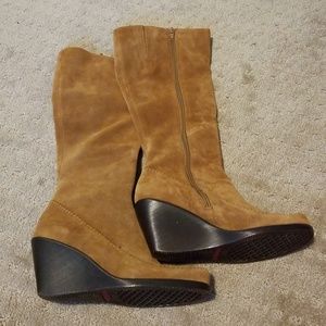 Suede wedge boots